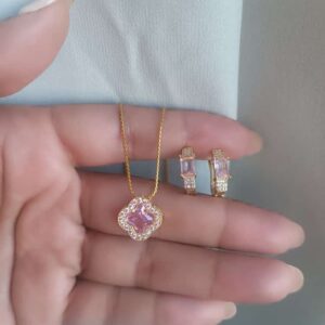 Set de Argollas y Cadena Laminada en oro 18k y dije Punto de luz