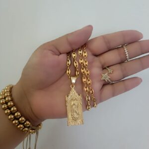 Cadena gucci laminada en oro 24 k